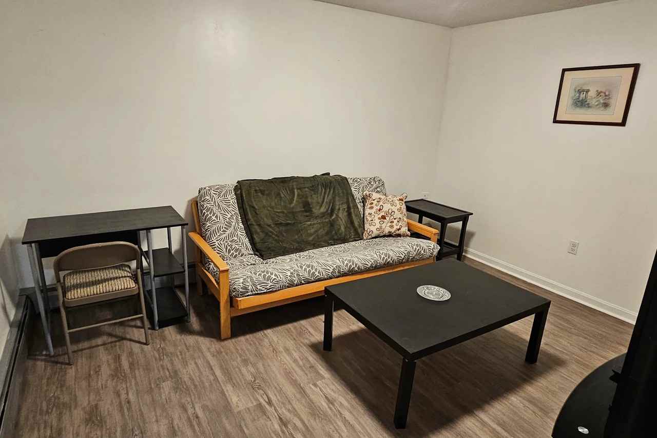 435 Essex Rd - Photo 2 of 7