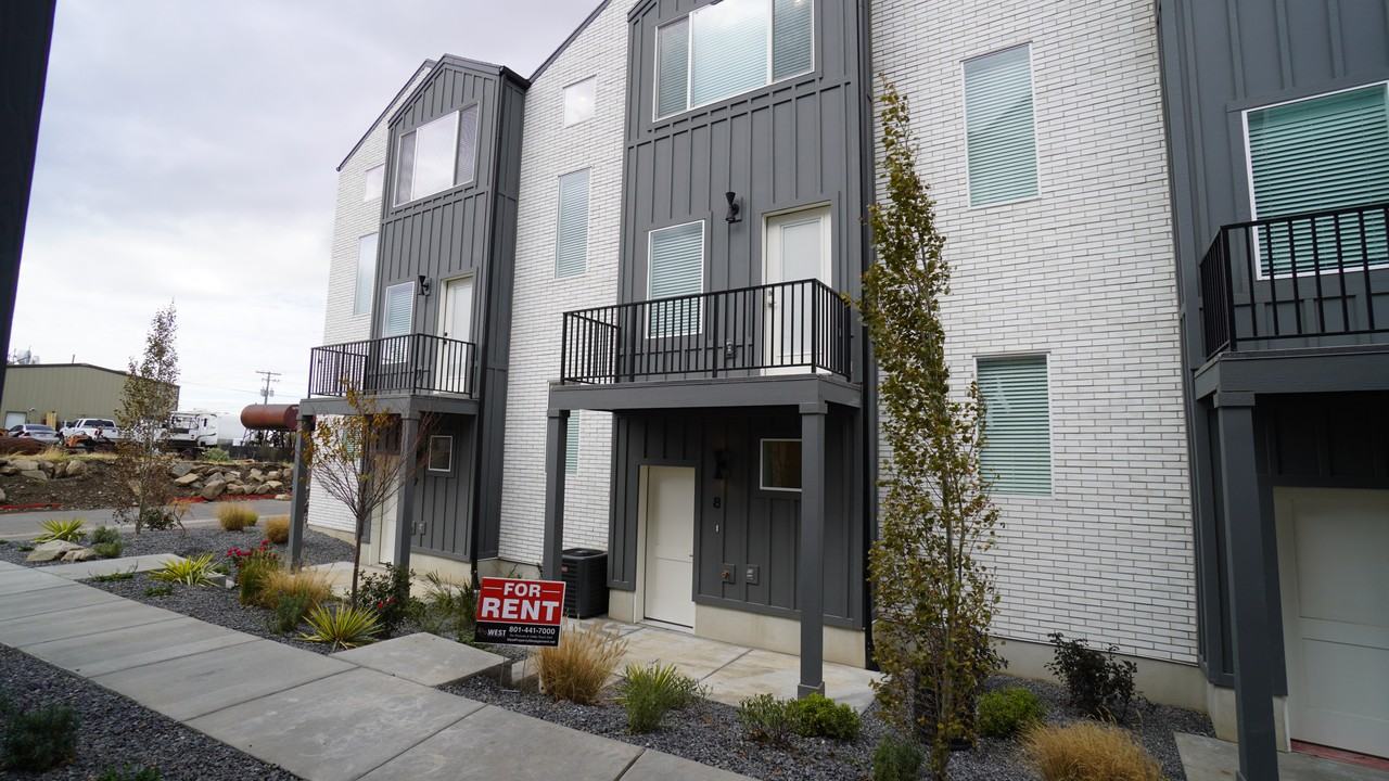 2925 S Highwayste #8 - Photo 2 of 33