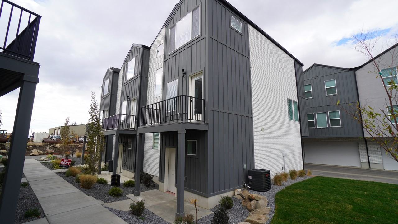 2925 S Highwayste #8 - Photo 3 of 33