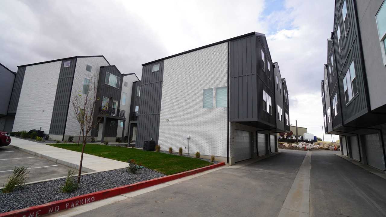 2925 S Highwayste #8 - Photo 4 of 33