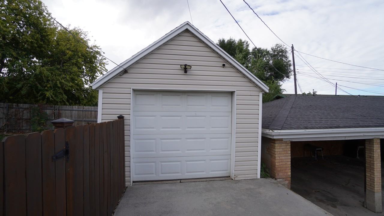 1117 30th St - Photo 4 of 26