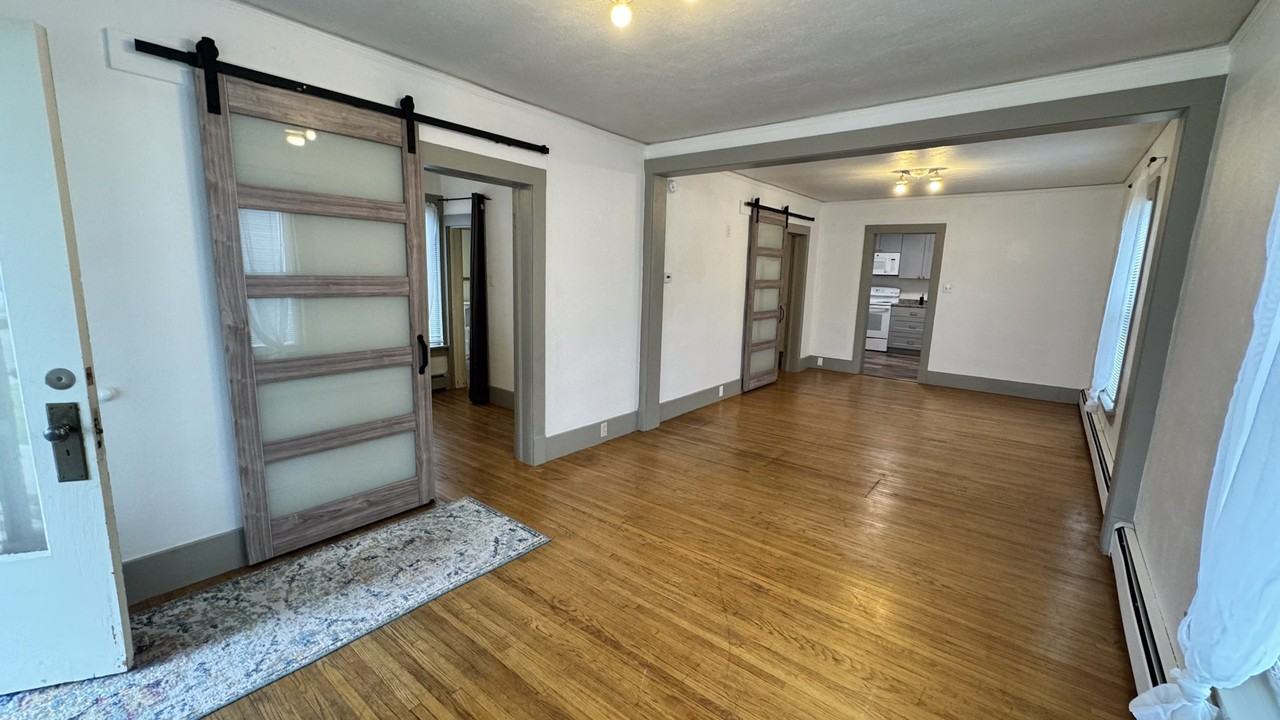 1007 Alger Ave - Photo 2 of 8