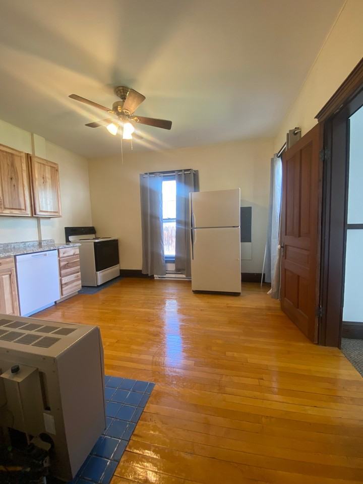 212 S 5Th St E - Photo 2 of 14