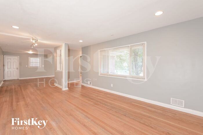 2893 Heather Dr - Photo 3 of 17