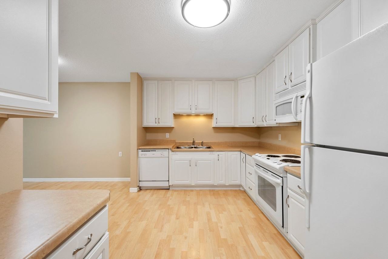 Victoria Place Apartments - Photo 2 of 26