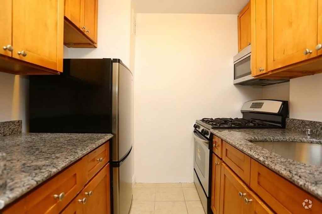 Columbus Ave 17H, New York, NY 10025 Studio Apartment for 2,925/month