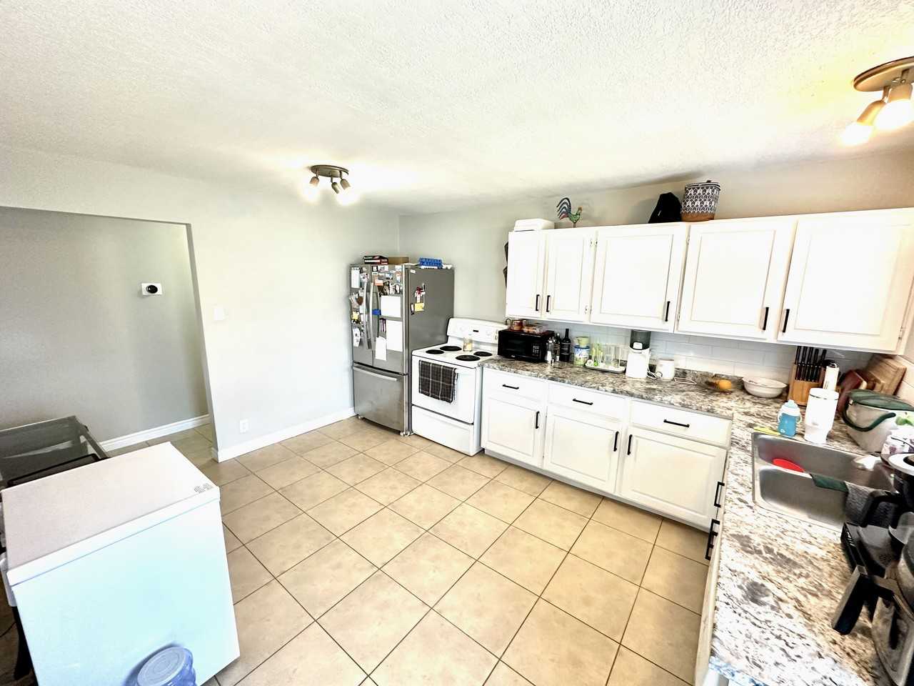 214 Phillips Street Upper Unit - Photo 2 of 18