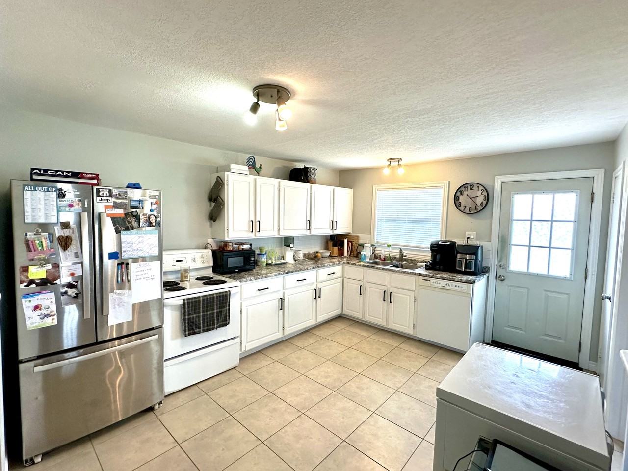 214 Phillips Street Upper Unit - Photo 3 of 18