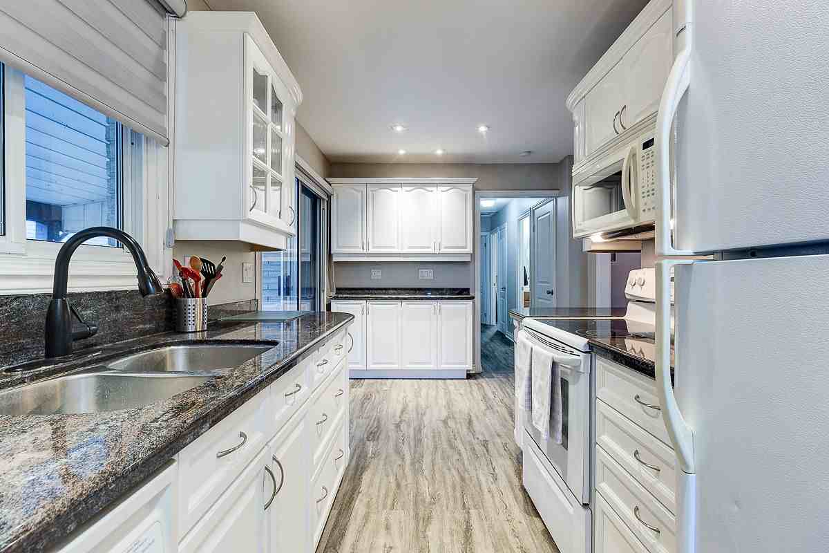 128 Fiona Crescent - Photo 3 of 10