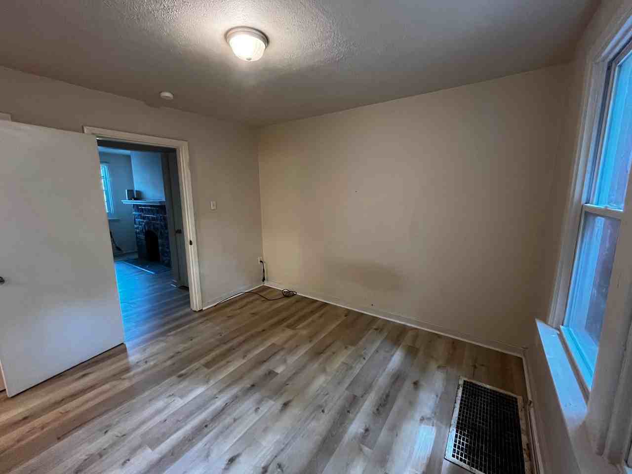 Beautiful One Bedroom in Swissvale!! - Photo 2 of 11