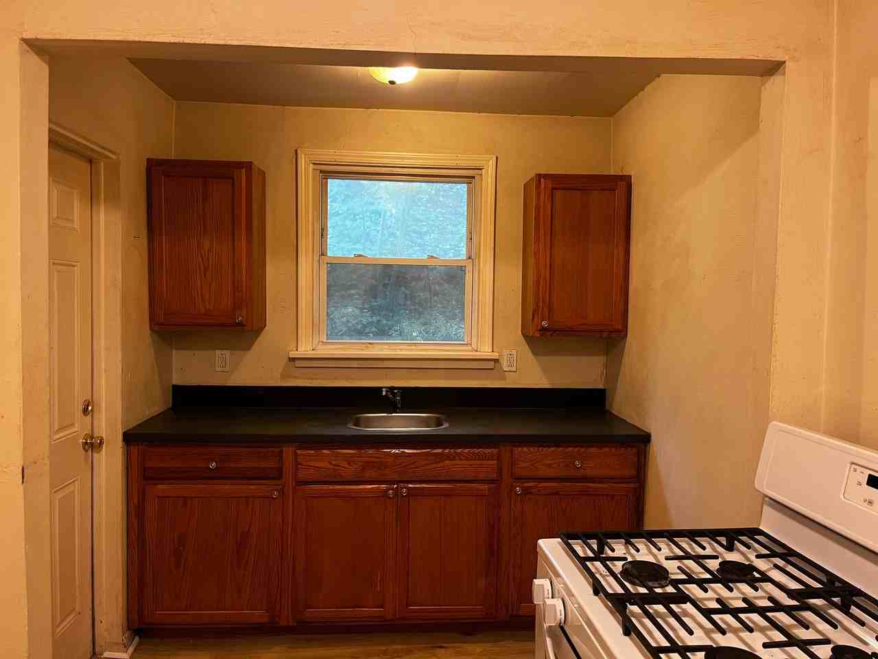 Beautiful One Bedroom in Swissvale!! - Photo 4 of 11