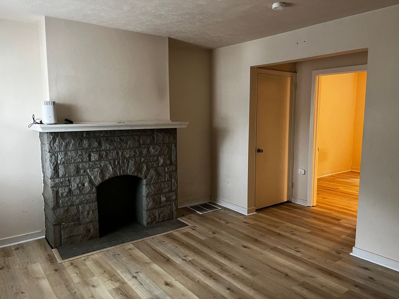 Beautiful One Bedroom in Swissvale!! - Photo 5 of 11