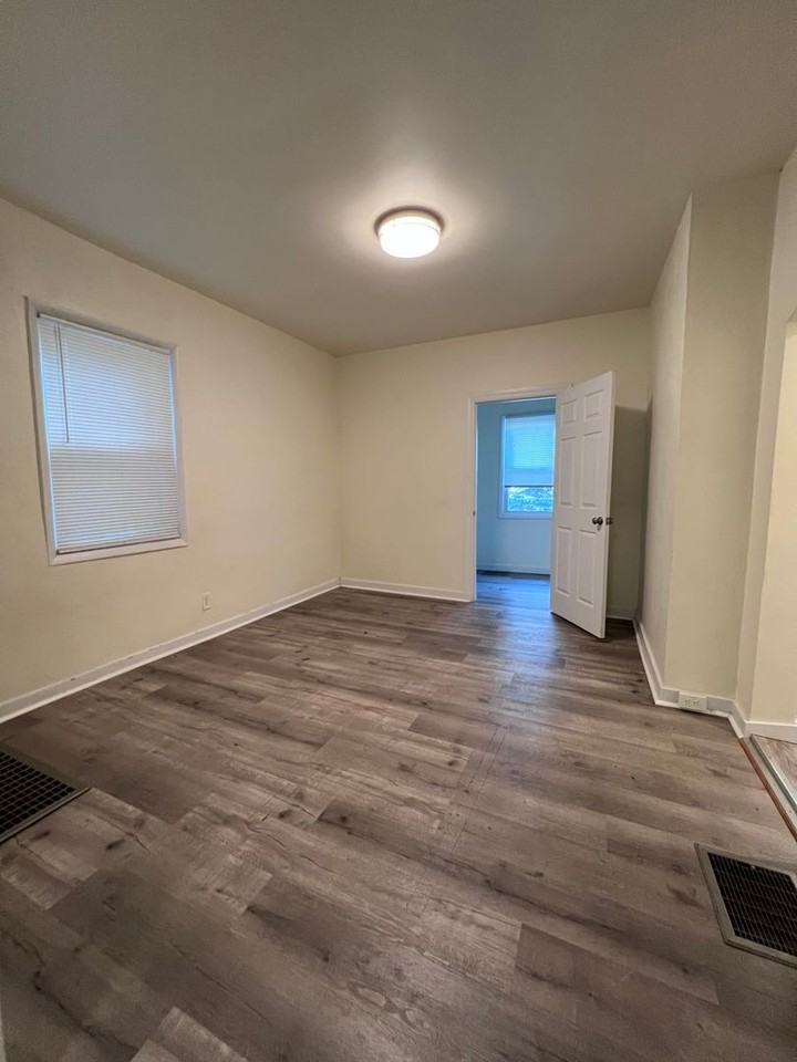 10 Exeter St Fl 1 - Photo 3 of 13