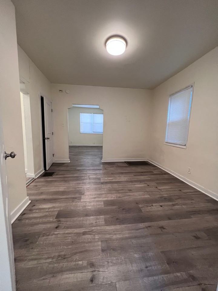 10 Exeter St Fl 1 - Photo 2 of 13