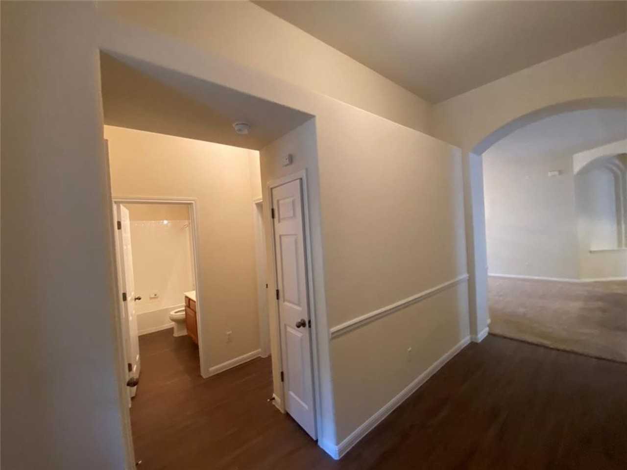 1002 Mesquite Hollow Pl - Photo 3 of 35