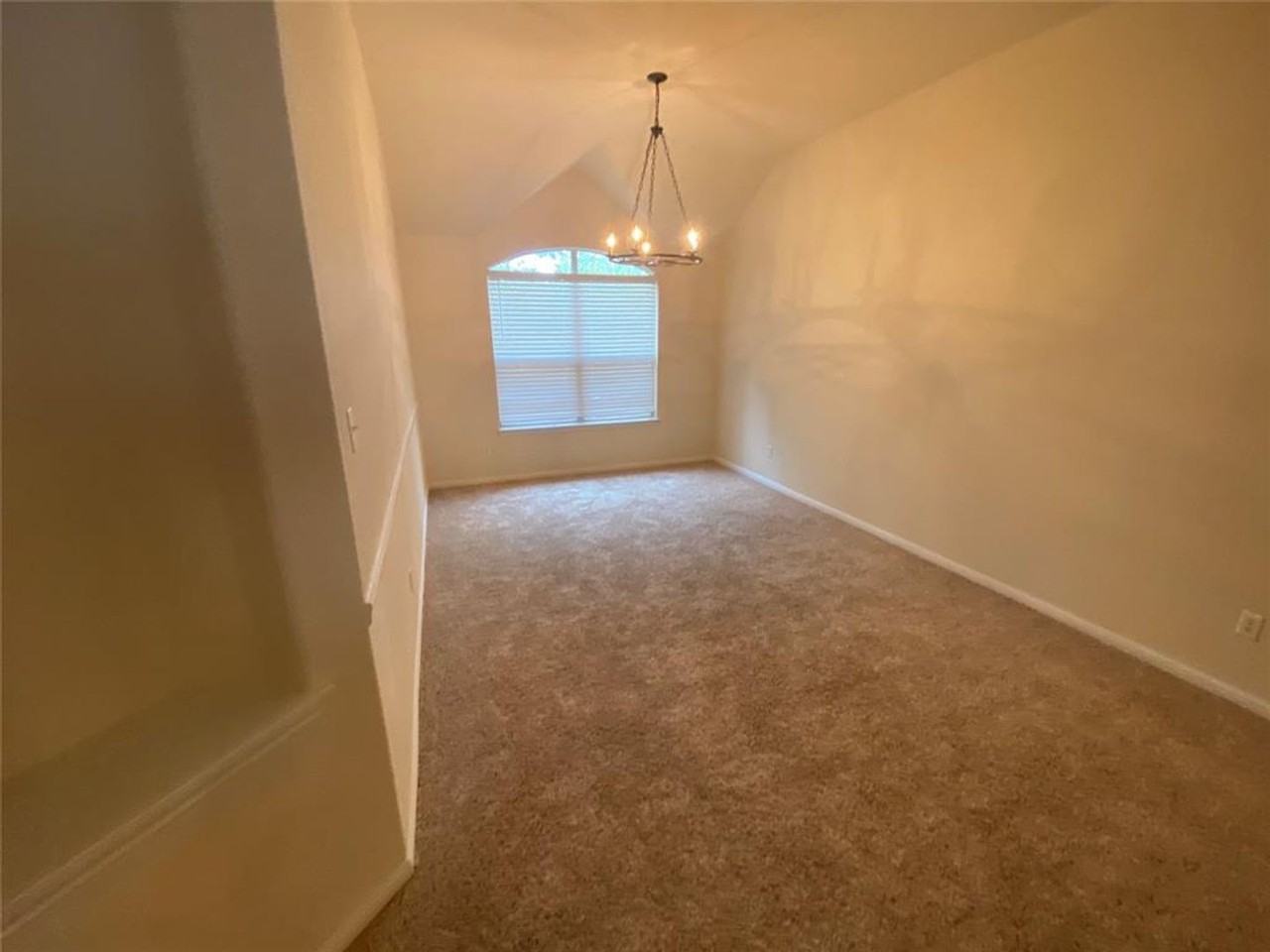 1002 Mesquite Hollow Pl - Photo 7 of 36