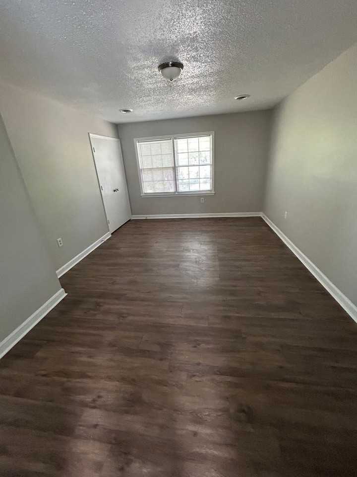 733 Marlee Dr - Photo 4 of 25
