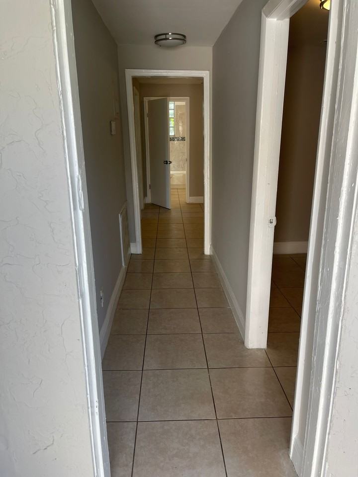 712 20th St Unit W #NA - Photo 2 of 10