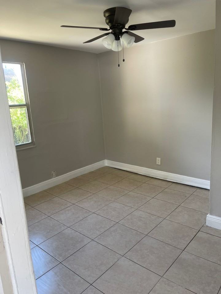 712 20th St Unit W #NA - Photo 3 of 10