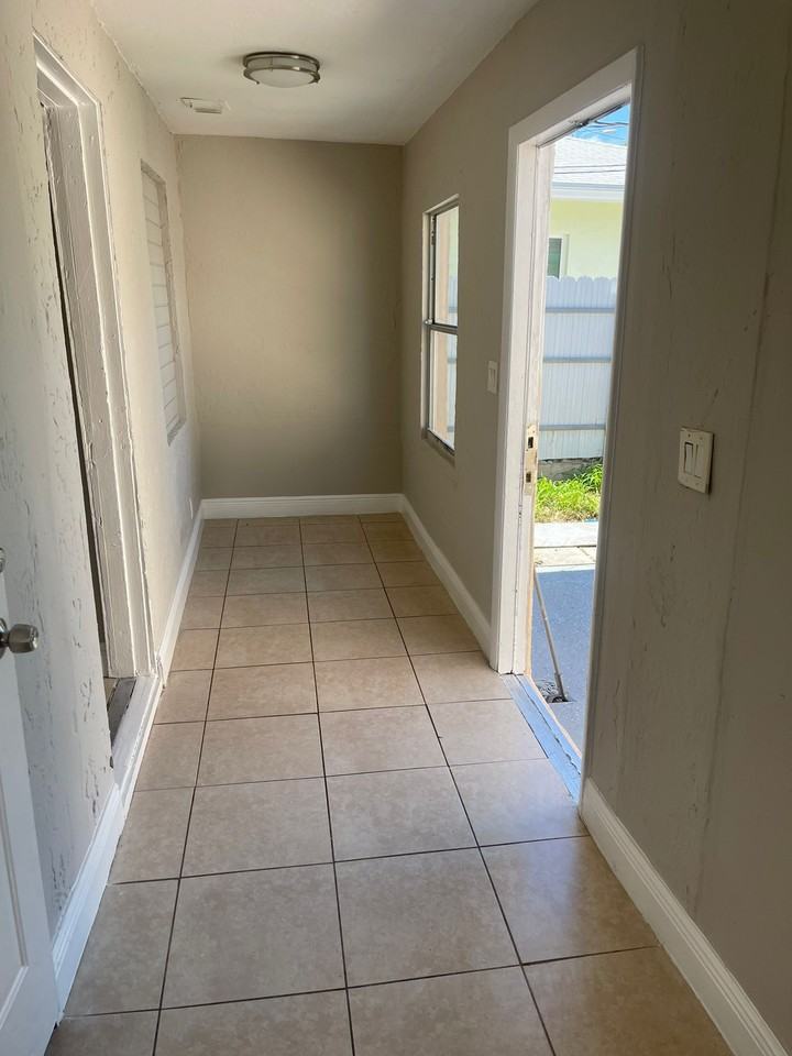 712 20th St Unit W #NA - Photo 4 of 10