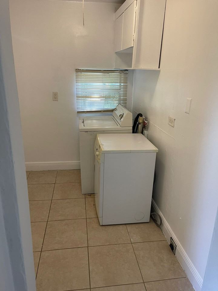 712 20th St Unit W #NA - Photo 5 of 10