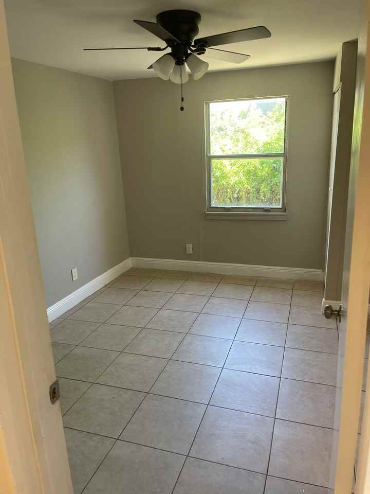 712 20th St Unit W #NA - Photo 6 of 10