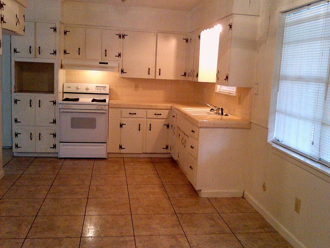 3914 Lillian St #NA - Photo 3 of 22