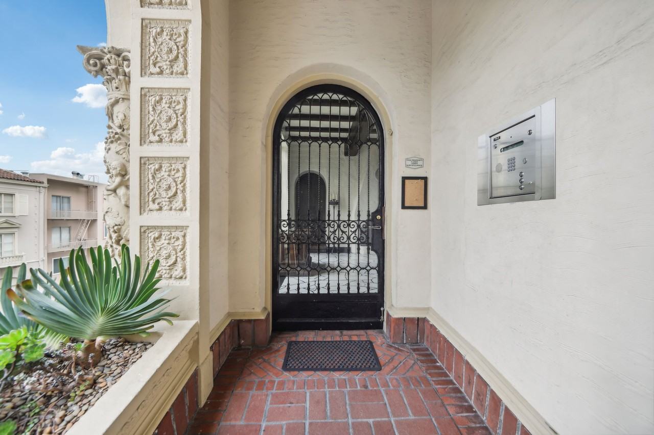 899 Green Street - Photo 4 of 14