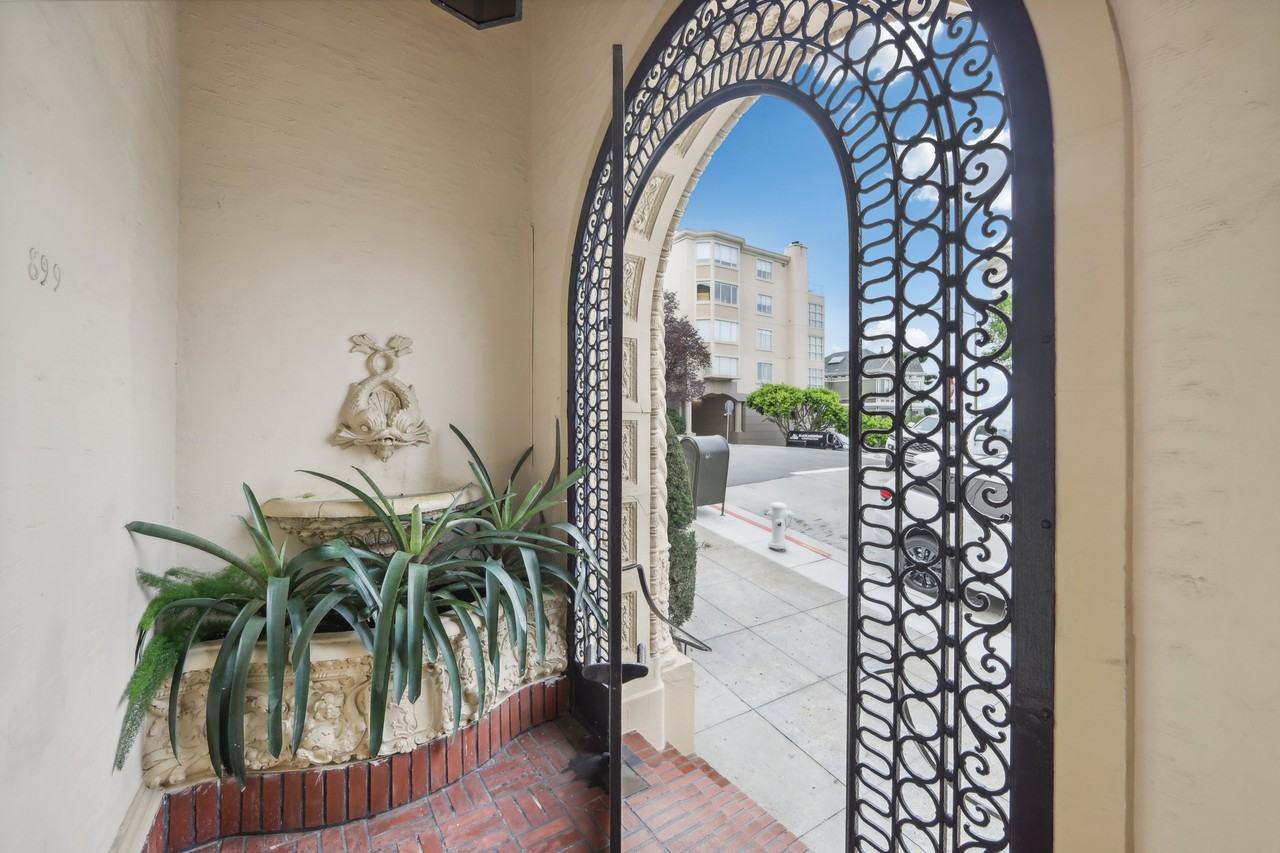 899 Green Street - Photo 6 of 14