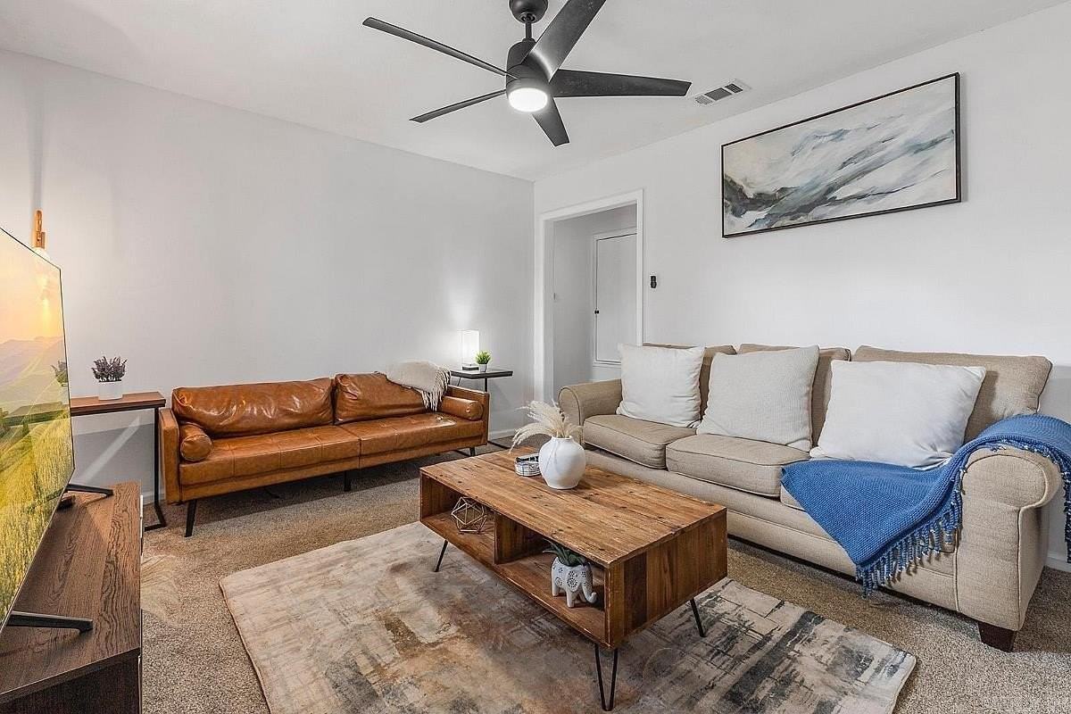 511 Briar Street - Photo 3 of 12