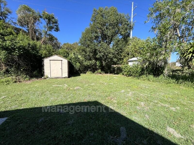 265 Fleetwood Ave - Photo 4 of 17