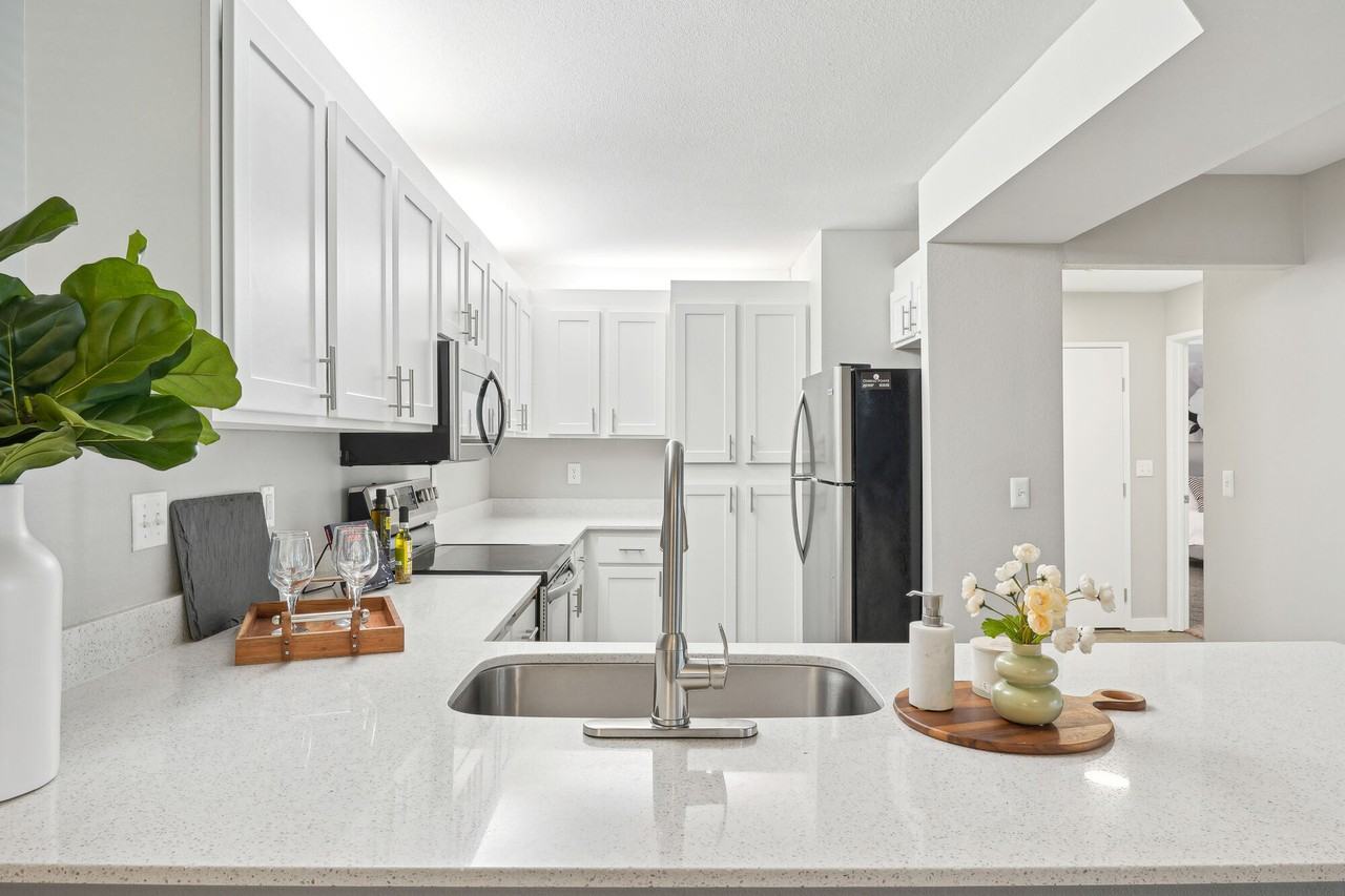 Oswego Pointe - Photo 6 of 43