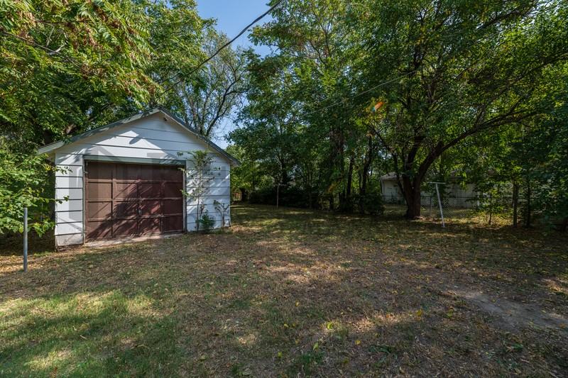 1532 S Edwards Ave - Photo 3 of 20