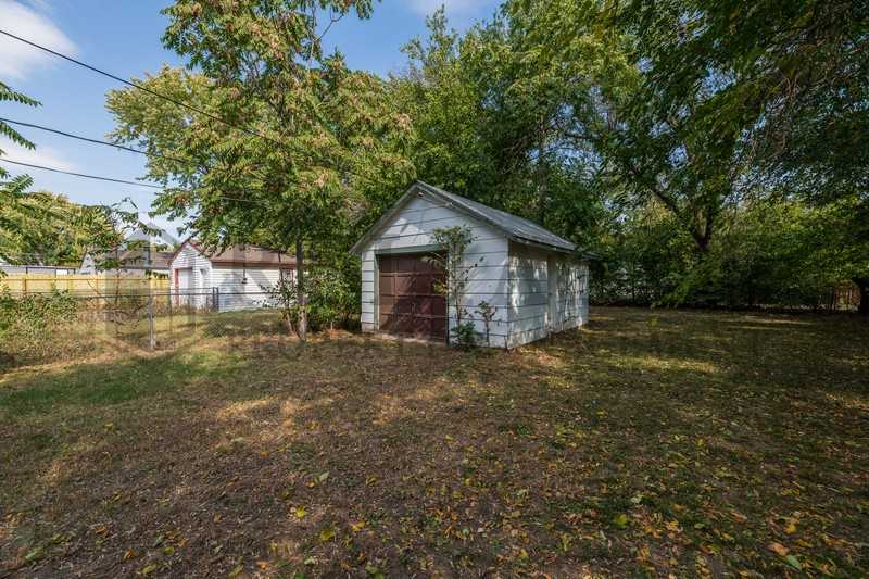 1532 S Edwards Ave - Photo 4 of 20