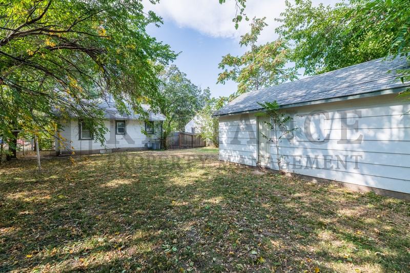 1532 S Edwards Ave - Photo 6 of 20