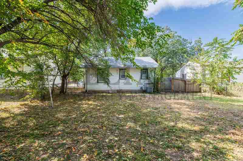 1532 S Edwards Ave - Photo 7 of 20