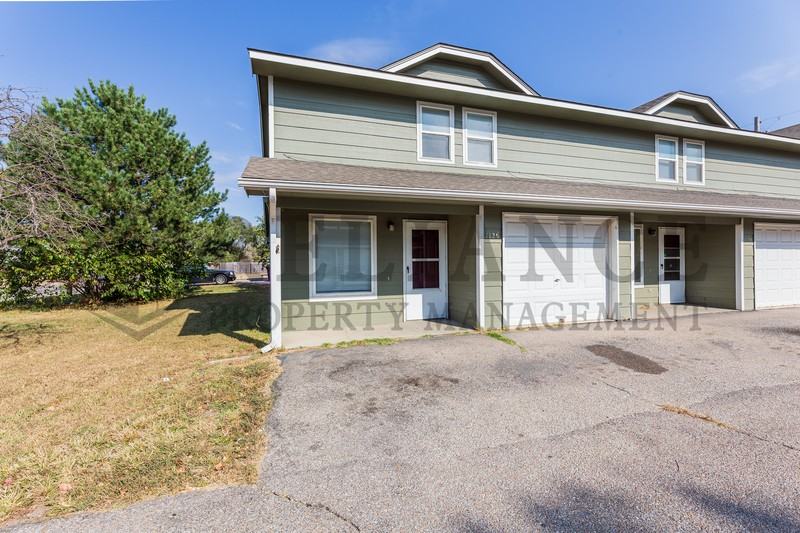 1136 N Richmond Ave - Photo 2 of 16