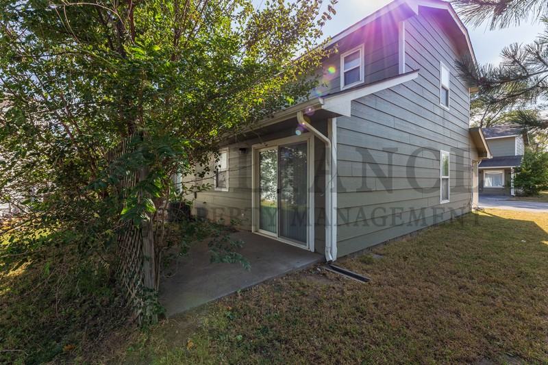 1136 N Richmond Ave - Photo 3 of 16