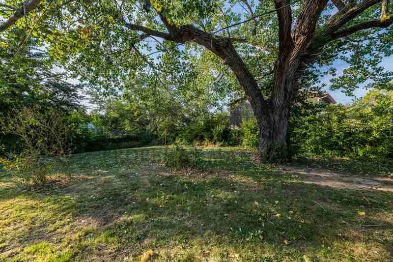 851 N Old Manor Rd - Photo 3 of 20