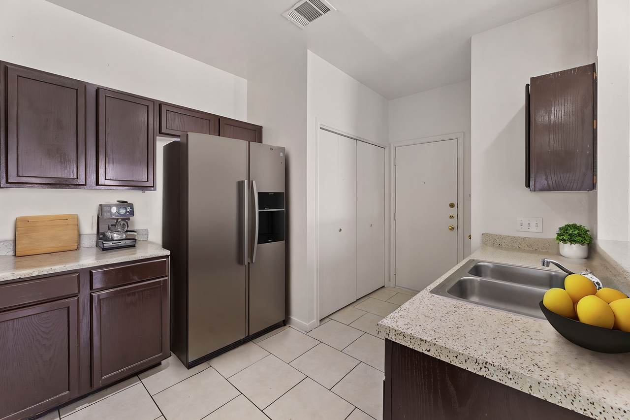 2302 S Bagdad Rd - Photo 4 of 29