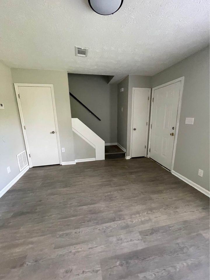 1661 Foxhaven Drive - Photo 2 of 8