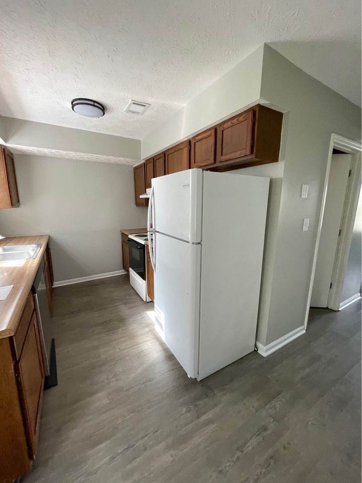 1661 Foxhaven Drive - Photo 3 of 8