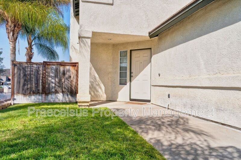 13704 Gateway View Dr - Photo 3 of 28