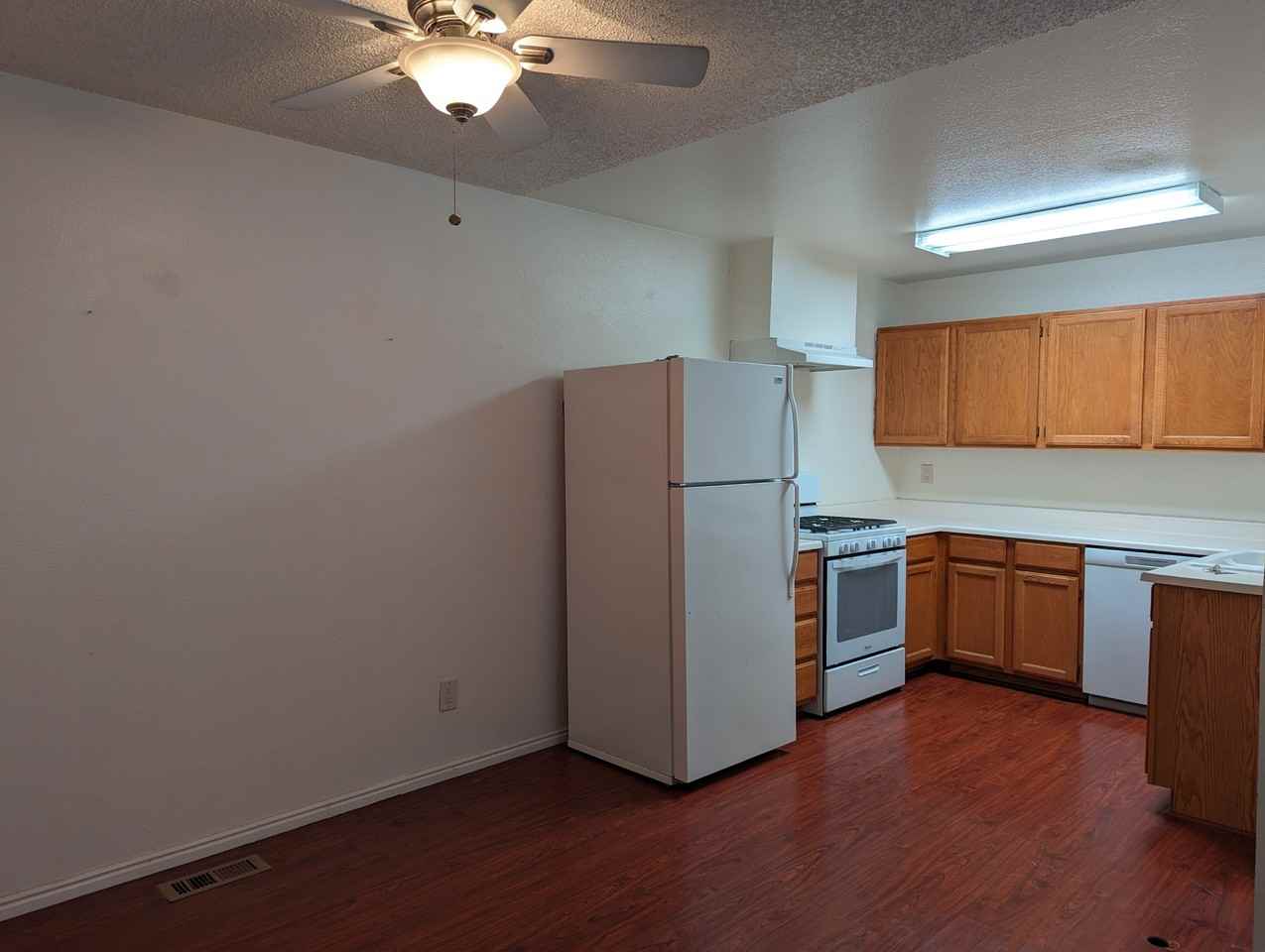 247 N 200 E - Photo 2 of 8