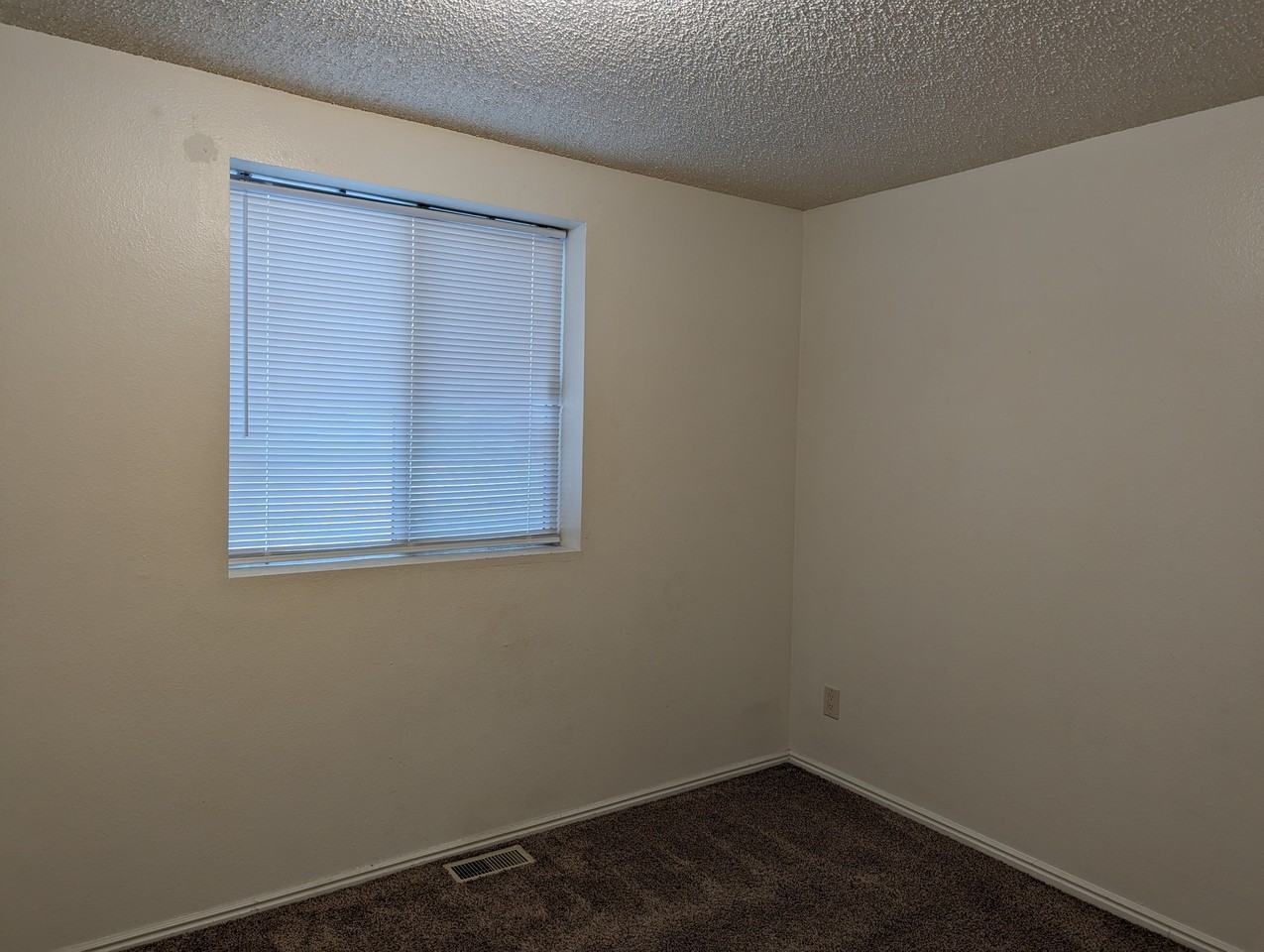 247 N 200 E - Photo 3 of 8