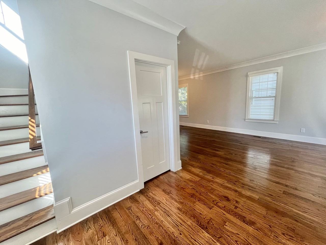 422 Montague Ln - Photo 3 of 32