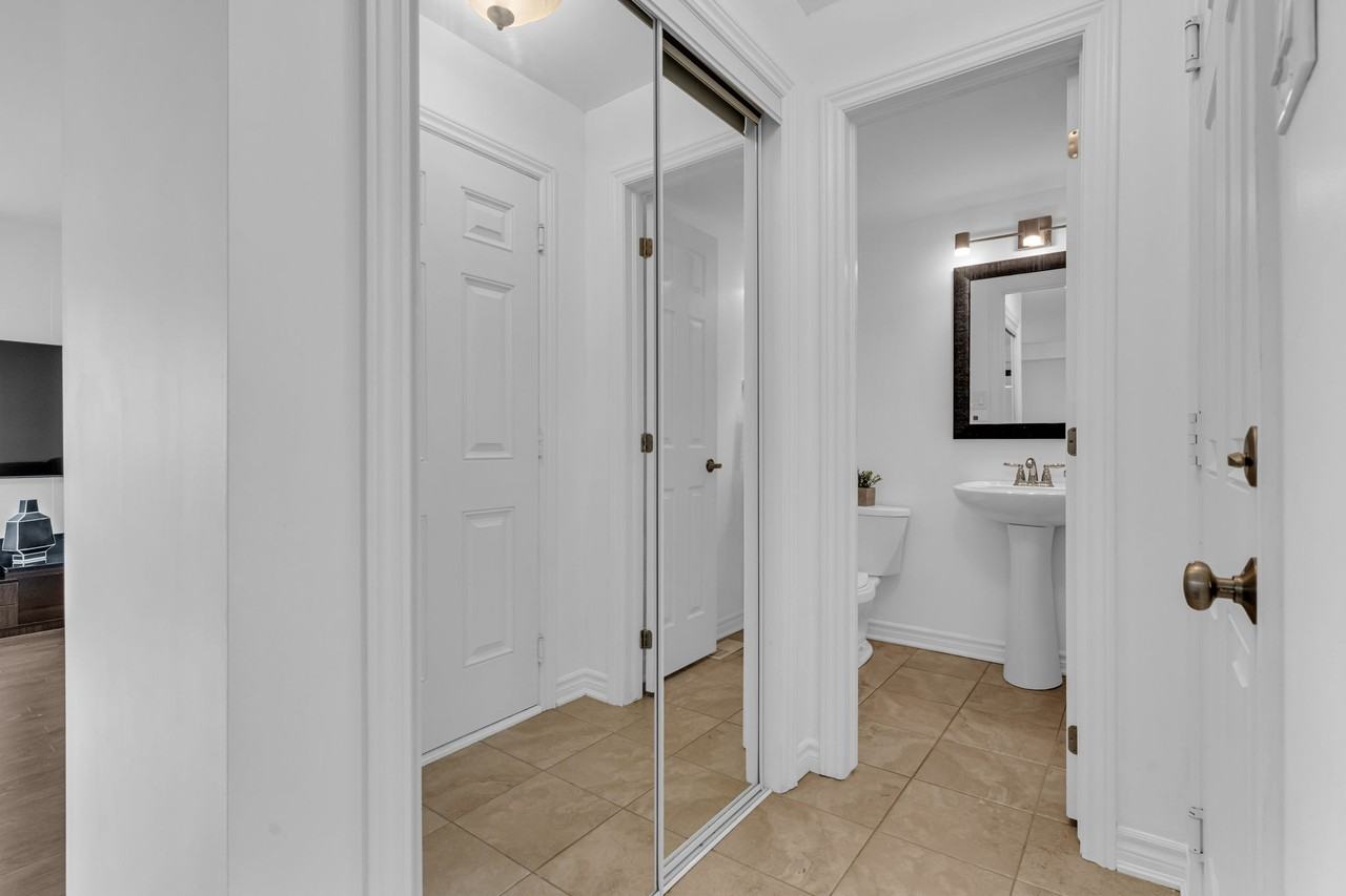 709 Maloja Way - Photo 3 of 29