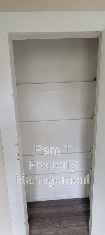 16 Helmken St - Photo 3 of 39