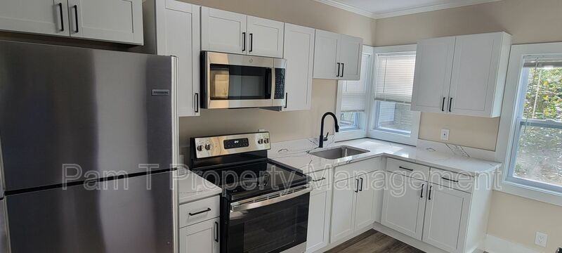 16 Helmken St - Photo 5 of 39
