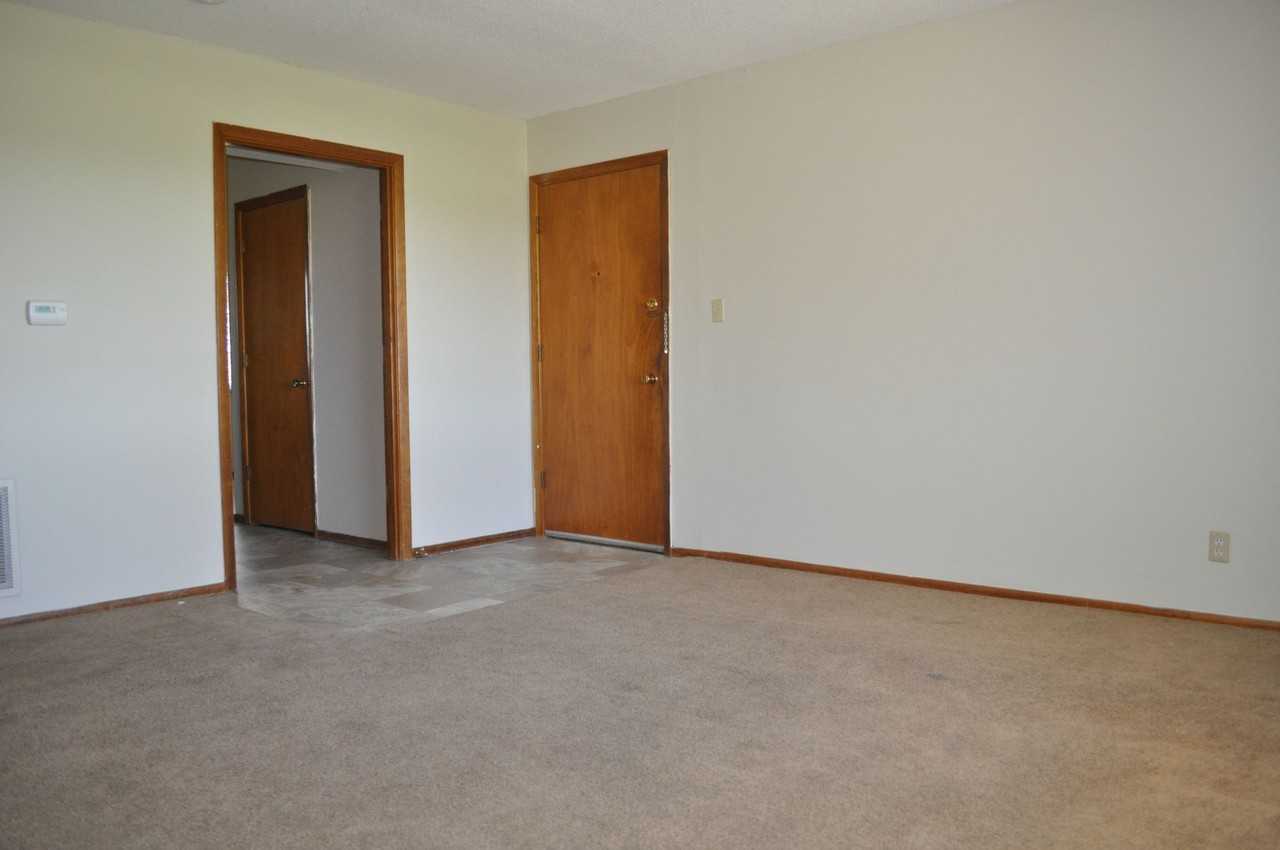 1000 Terrace - Photo 4 of 15